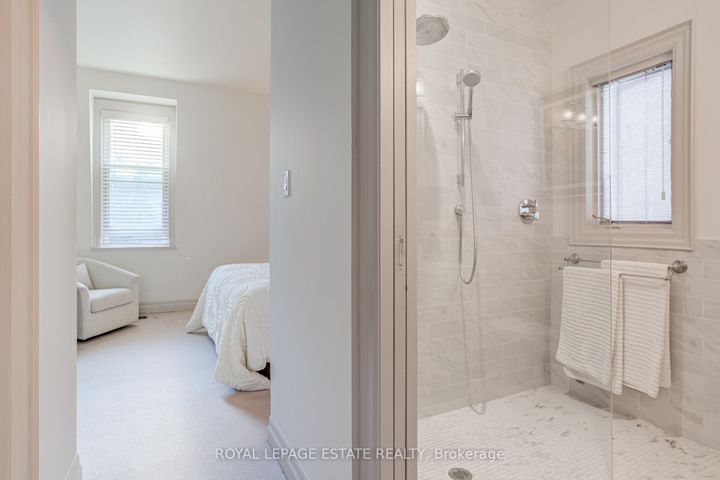 Photo 24 at 5 Woodstock Place, South St. James Town, Toronto