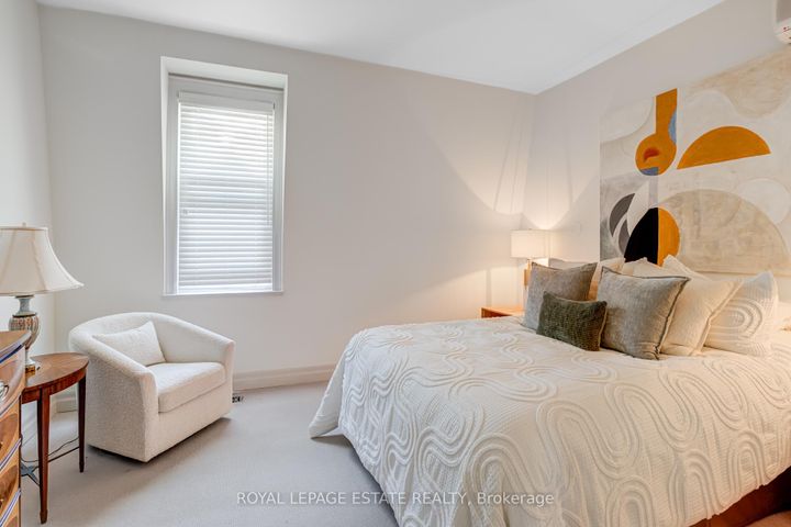 Photo 25 at 5 Woodstock Place, South St. James Town, Toronto