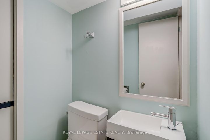 Photo 42 at 5 Woodstock Place, South St. James Town, Toronto