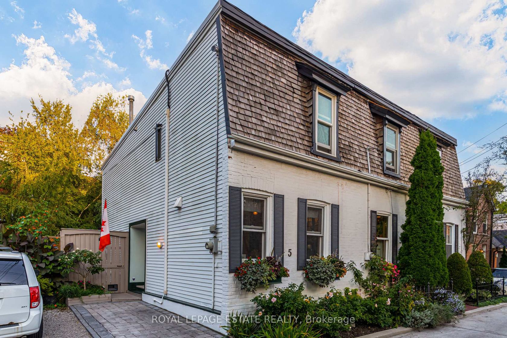 5 Woodstock Place, South St. James Town, Toronto 2