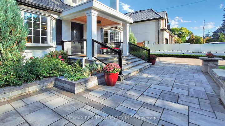 Photo 5 at 819 Melton Drive, Lakeview, Mississauga