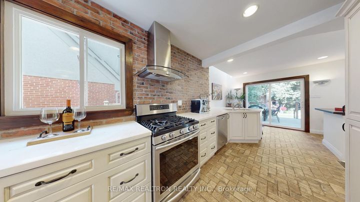 Photo 18 at 819 Melton Drive, Lakeview, Mississauga