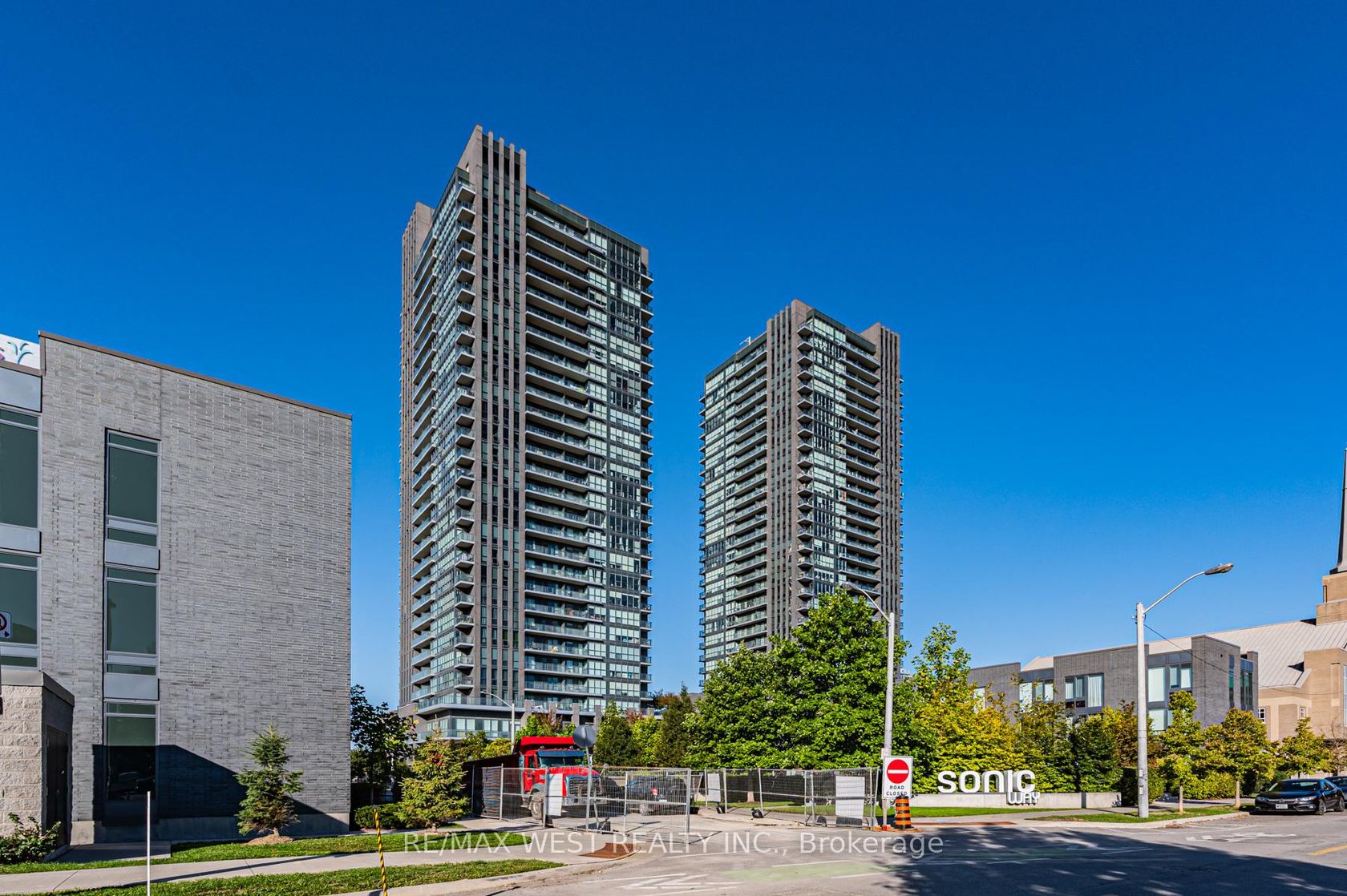 1405 - 6 Sonic Way, Flemingdon Park, Toronto 