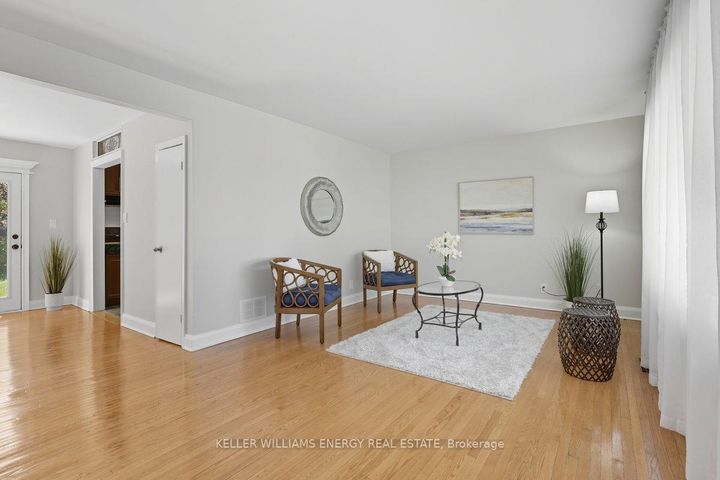 Photo 2 at 233 Greenwood Avenue, Vanier, Oshawa