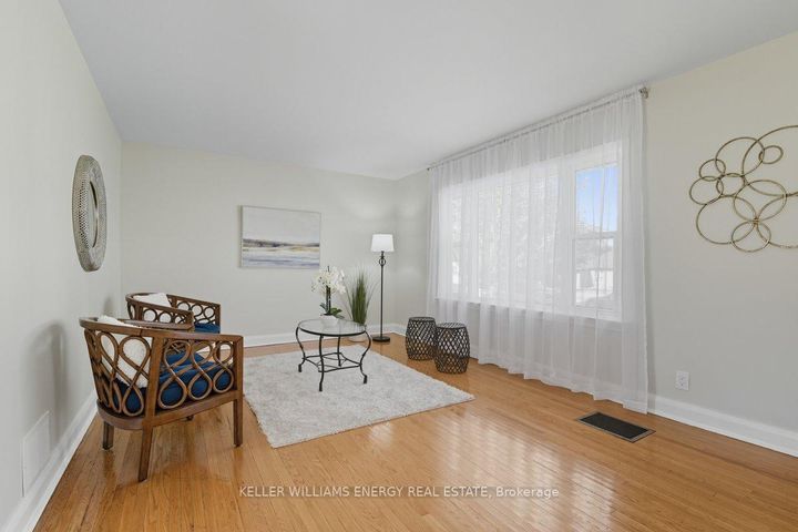 Photo 3 at 233 Greenwood Avenue, Vanier, Oshawa