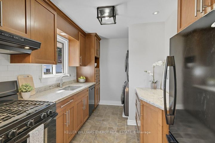 Photo 7 at 233 Greenwood Avenue, Vanier, Oshawa
