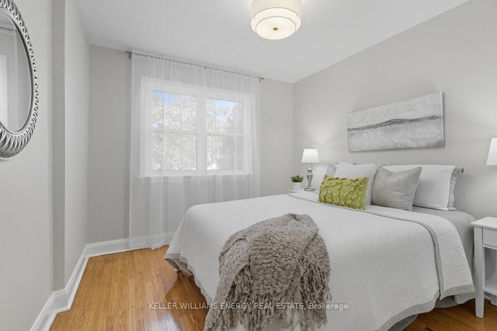 Photo 10 at 233 Greenwood Avenue, Vanier, Oshawa