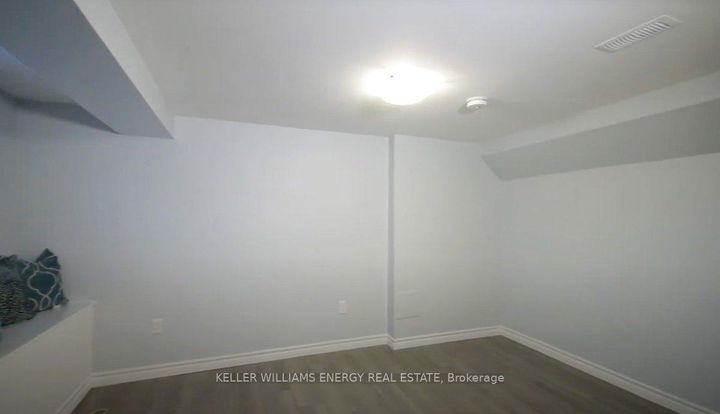 Photo 18 at 233 Greenwood Avenue, Vanier, Oshawa