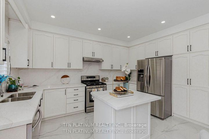 Photo 6 at 46 Levendale Court, Bram East, Brampton