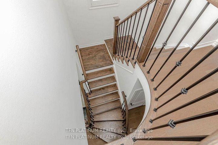 Photo 13 at 46 Levendale Court, Bram East, Brampton