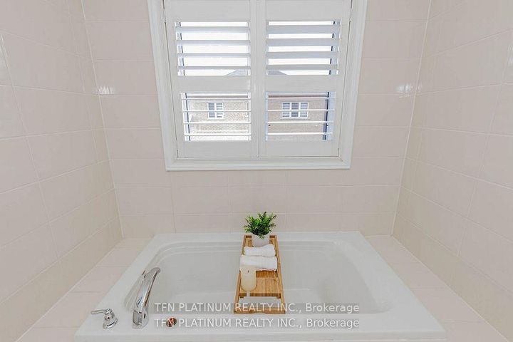 Photo 18 at 46 Levendale Court, Bram East, Brampton