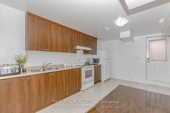 Photo 31 at 46 Levendale Court, Bram East, Brampton