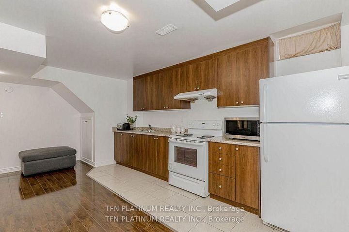 Photo 32 at 46 Levendale Court, Bram East, Brampton