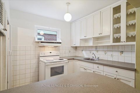 Photo 4 at 531 Soudan Avenue, Mount Pleasant East, Toronto