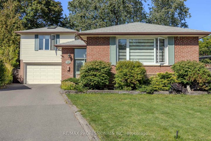 Photo 1 at 16 Monet Avenue, Etobicoke West Mall, Toronto
