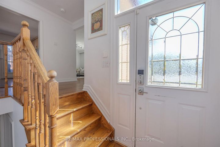 Photo 3 at 16 Monet Avenue, Etobicoke West Mall, Toronto
