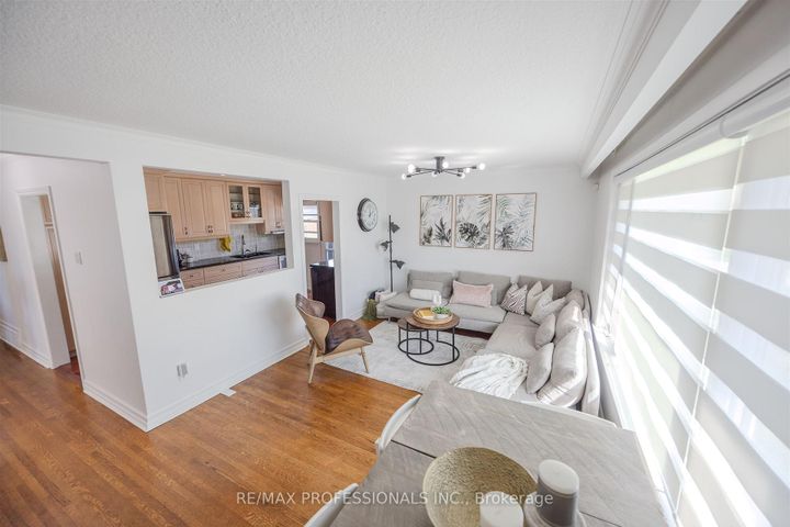Photo 7 at 16 Monet Avenue, Etobicoke West Mall, Toronto