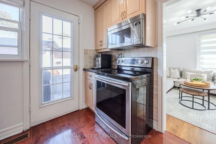 Photo 10 at 16 Monet Avenue, Etobicoke West Mall, Toronto