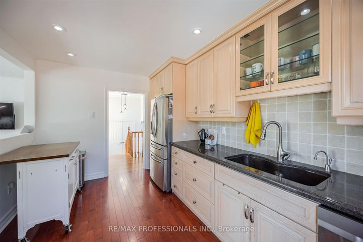 Photo 11 at 16 Monet Avenue, Etobicoke West Mall, Toronto