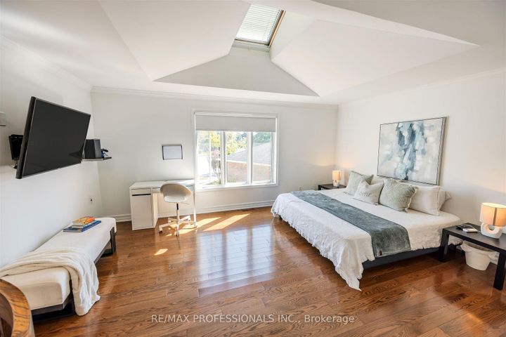 Photo 17 at 16 Monet Avenue, Etobicoke West Mall, Toronto
