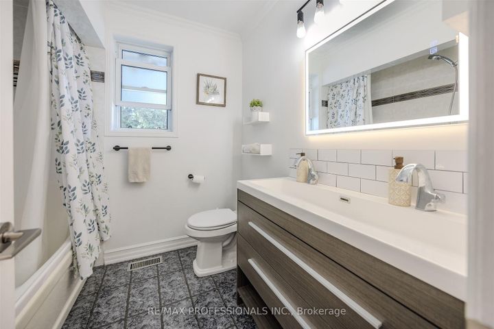 Photo 26 at 16 Monet Avenue, Etobicoke West Mall, Toronto