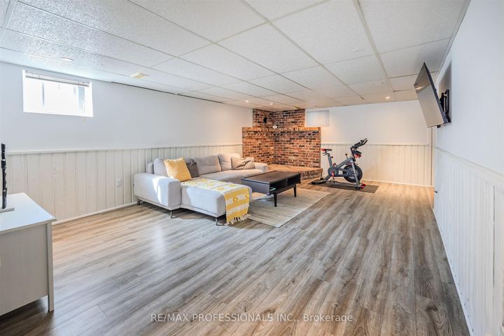 Photo 27 at 16 Monet Avenue, Etobicoke West Mall, Toronto