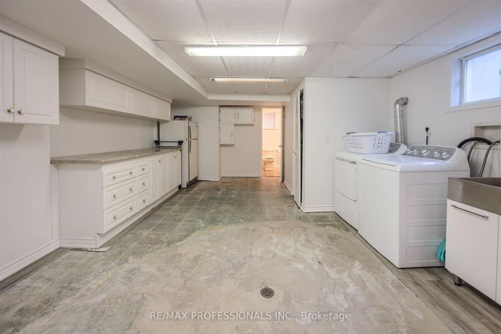 Photo 32 at 16 Monet Avenue, Etobicoke West Mall, Toronto