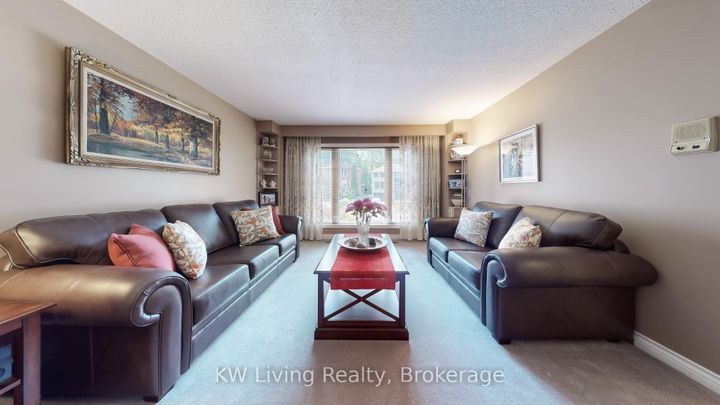 Photo 2 at 17 Woodvale Crescent, East York, Toronto