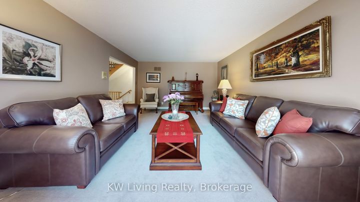 Photo 3 at 17 Woodvale Crescent, East York, Toronto