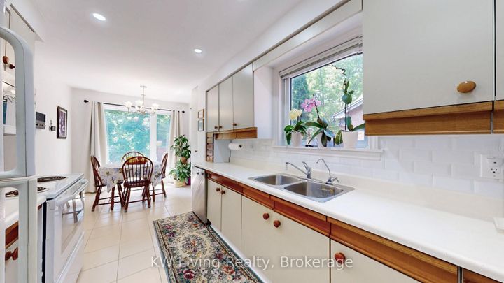 Photo 9 at 17 Woodvale Crescent, East York, Toronto