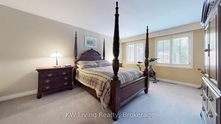 Photo 14 at 17 Woodvale Crescent, East York, Toronto