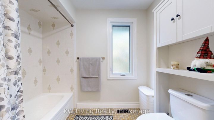 Photo 20 at 17 Woodvale Crescent, East York, Toronto