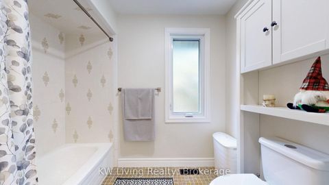 Photo 20 at 17 Woodvale Crescent, East York, Toronto