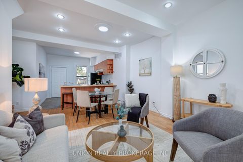Photo 2 at 533 Victoria Park Avenue, Oakridge, Toronto