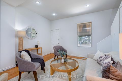 Photo 3 at 533 Victoria Park Avenue, Oakridge, Toronto