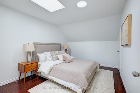 Photo 11 at 533 Victoria Park Avenue, Oakridge, Toronto