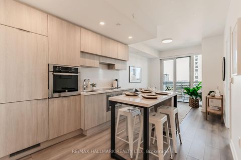 Photo 9 at 2902 - 39 Roehampton Avenue, Mount Pleasant West, Toronto