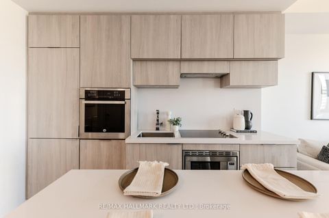 Photo 11 at 2902 - 39 Roehampton Avenue, Mount Pleasant West, Toronto