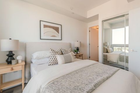 Photo 13 at 2902 - 39 Roehampton Avenue, Mount Pleasant West, Toronto