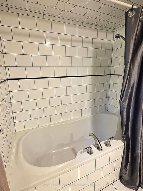 Photo 32 at 188 BROWNING Trail, Letitia Heights, Barrie