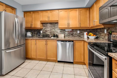 Photo 11 at 6 Tranter Trail, Birchmount, Toronto