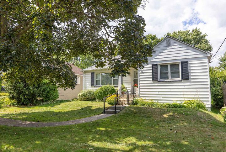 Photo 1 at 48 Minnewawa Road, Port Credit, Mississauga