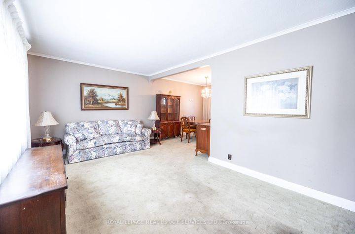 Photo 2 at 48 Minnewawa Road, Port Credit, Mississauga
