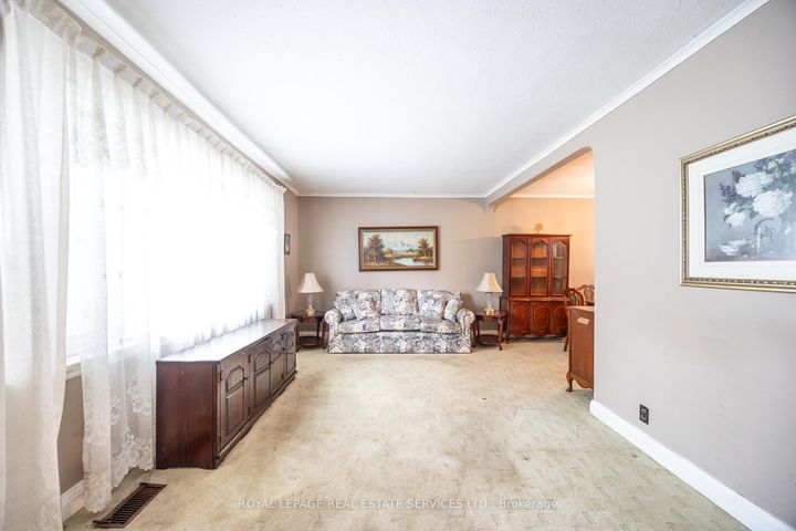 Photo 3 at 48 Minnewawa Road, Port Credit, Mississauga