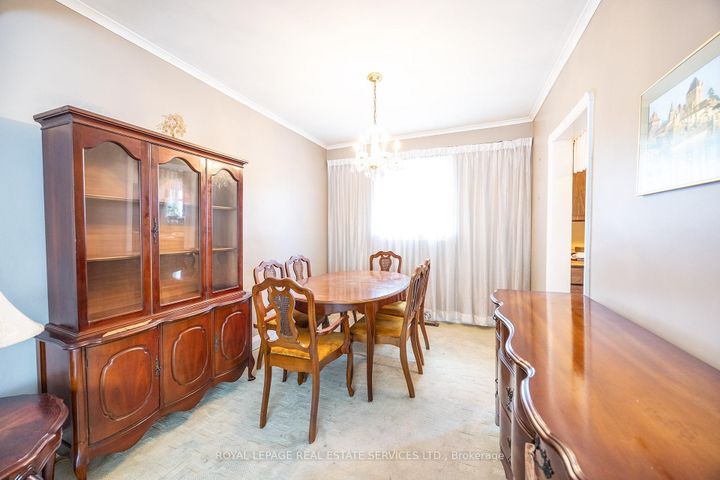 Photo 5 at 48 Minnewawa Road, Port Credit, Mississauga