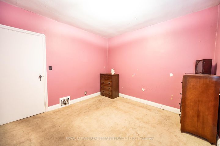 Photo 6 at 48 Minnewawa Road, Port Credit, Mississauga