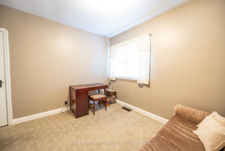 Photo 7 at 48 Minnewawa Road, Port Credit, Mississauga
