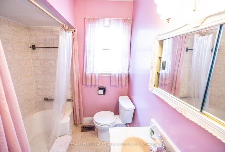 Photo 8 at 48 Minnewawa Road, Port Credit, Mississauga