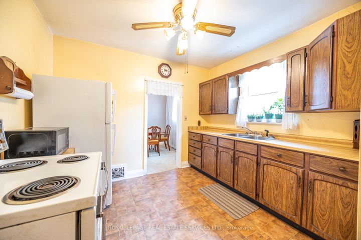 Photo 9 at 48 Minnewawa Road, Port Credit, Mississauga