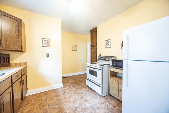 Photo 10 at 48 Minnewawa Road, Port Credit, Mississauga